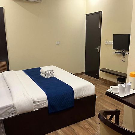 Hotel Mayur Palace Агра Екстериор снимка