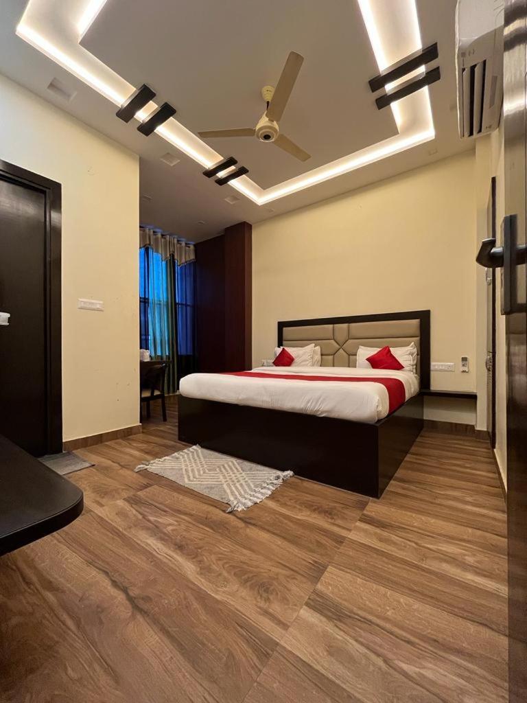 Hotel Mayur Palace Агра Екстериор снимка