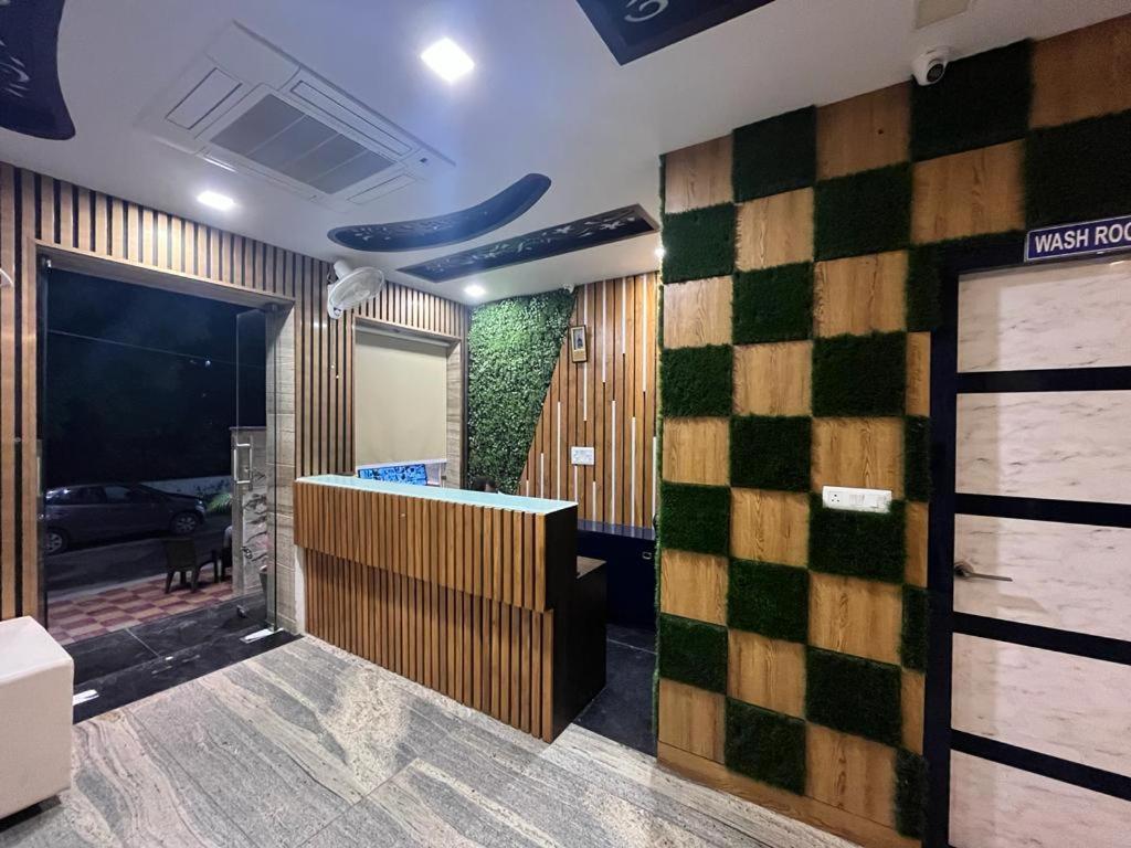 Hotel Mayur Palace Агра Екстериор снимка