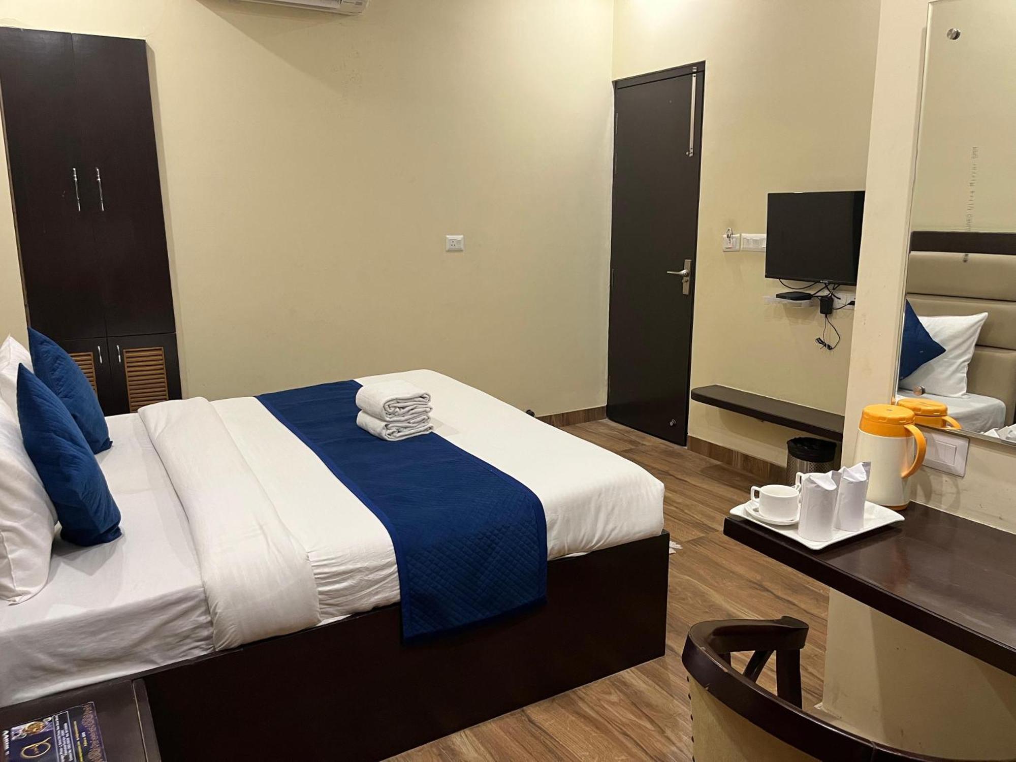 Hotel Mayur Palace Агра Екстериор снимка